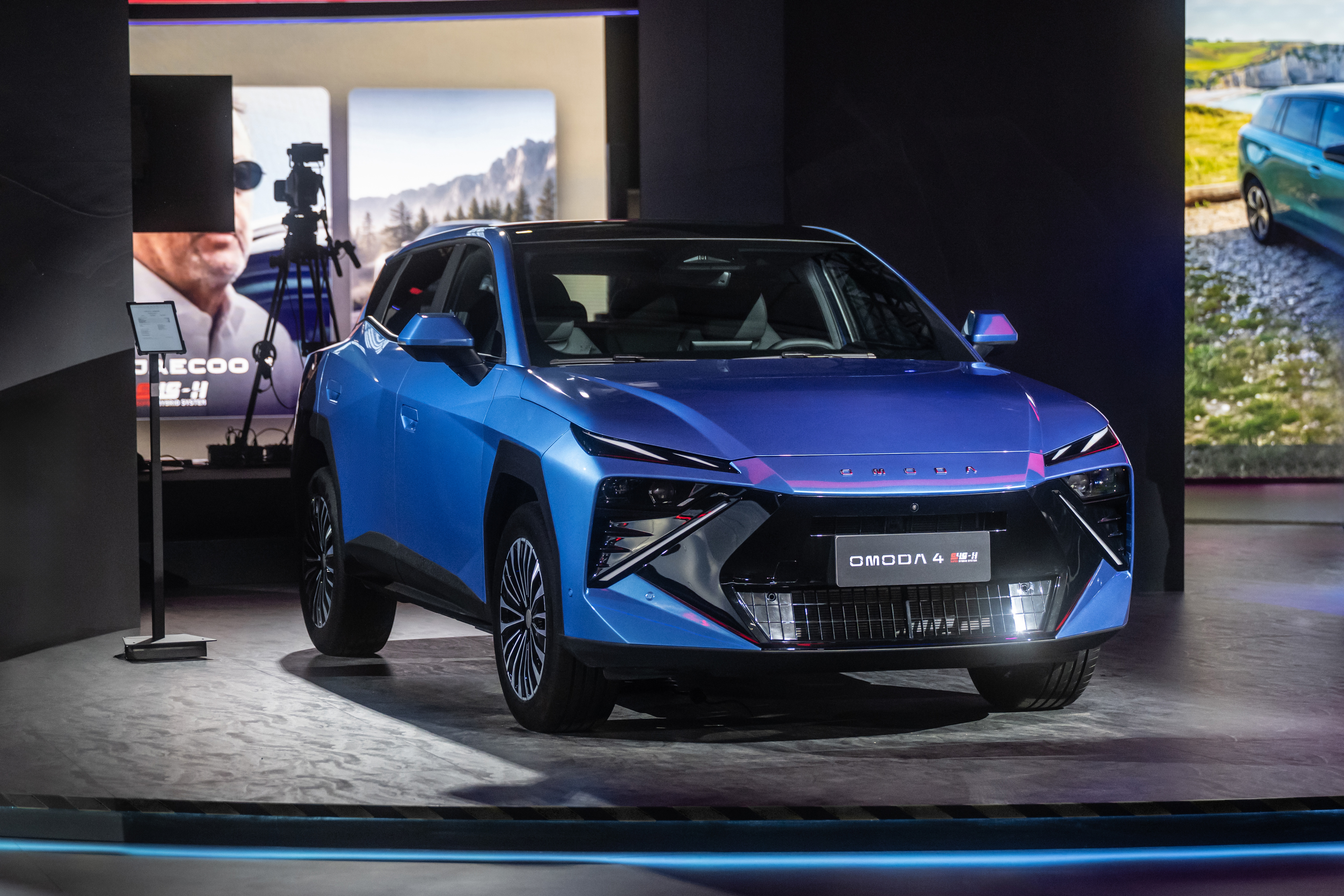 OMODA 4 makes European motor show debut in Paris ahead of 2027 UK launch