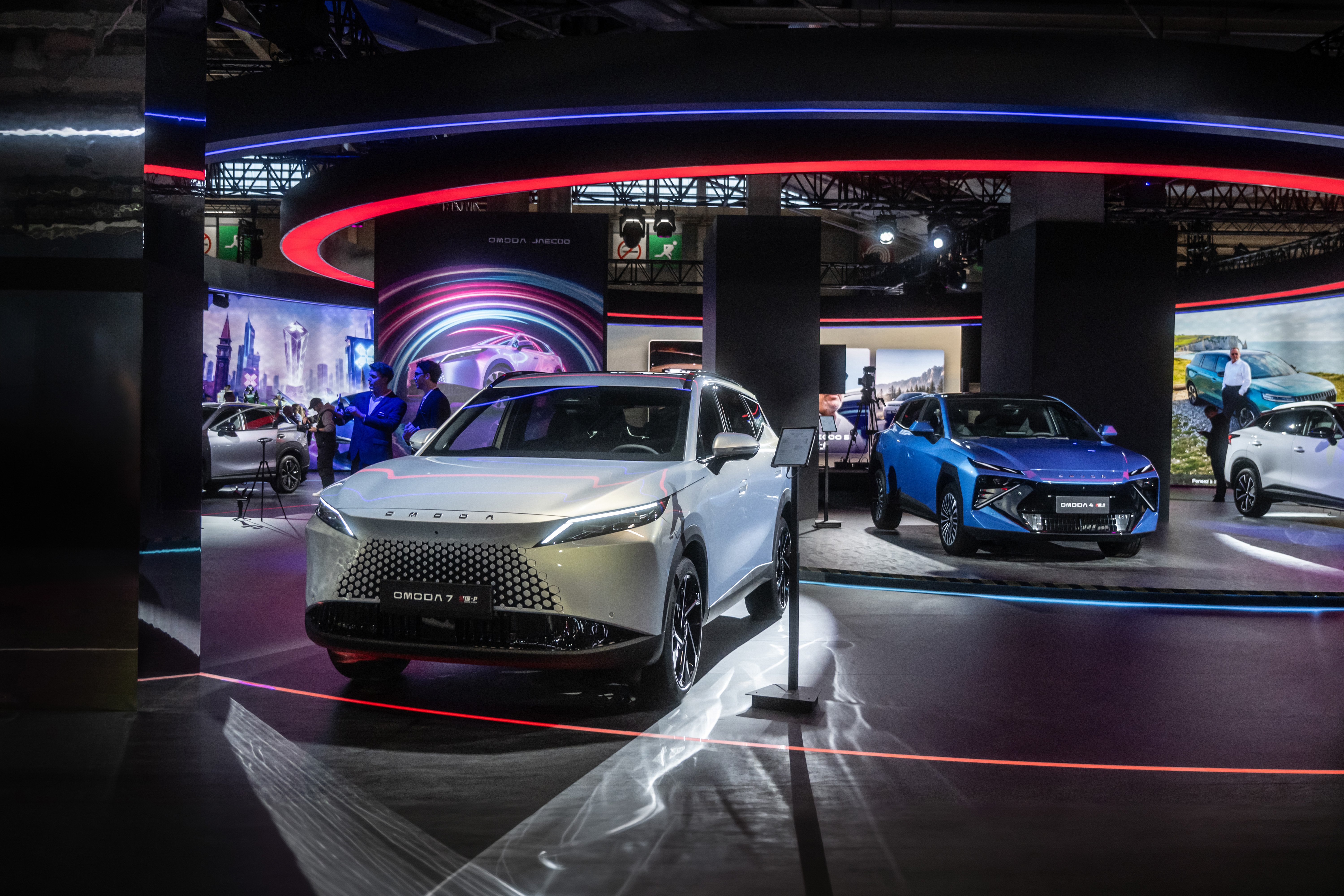 OMODA 4 makes European motor show debut in Paris ahead of 2027 UK launch 13