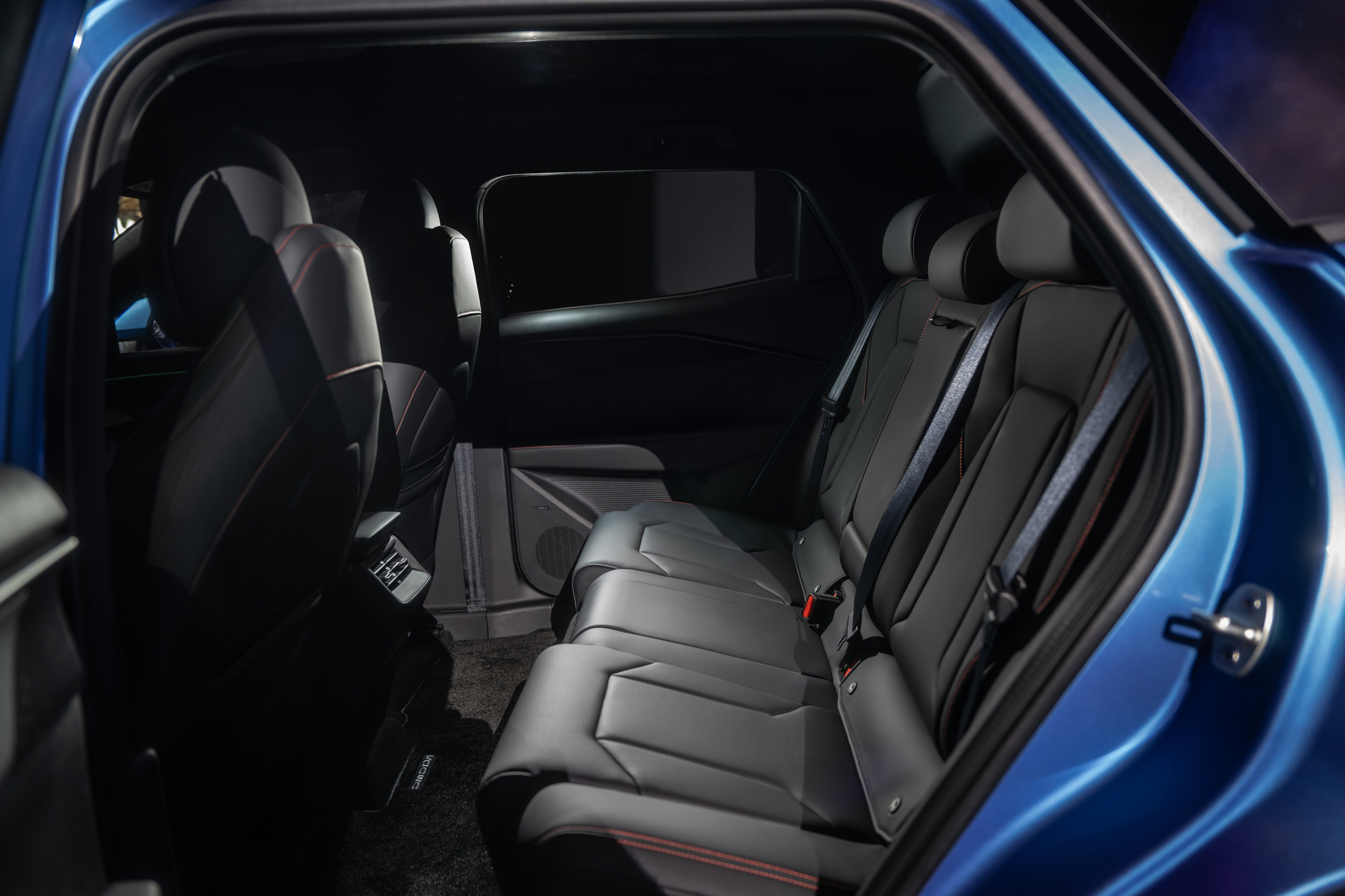 OMODA 4 makes European motor show debut in Paris ahead of 2027 UK launch 18