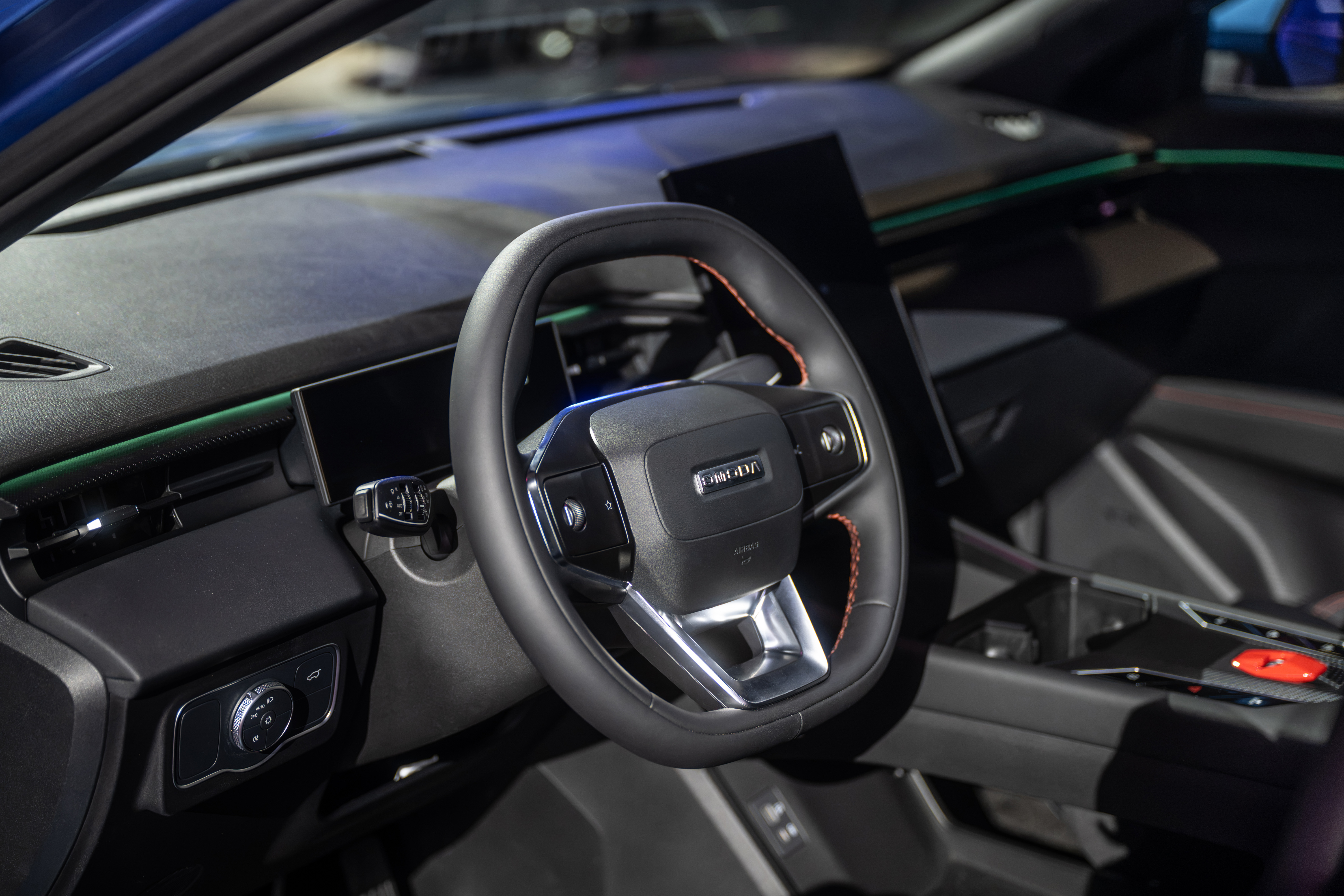 OMODA 4 makes European motor show debut in Paris ahead of 2027 UK launch 15