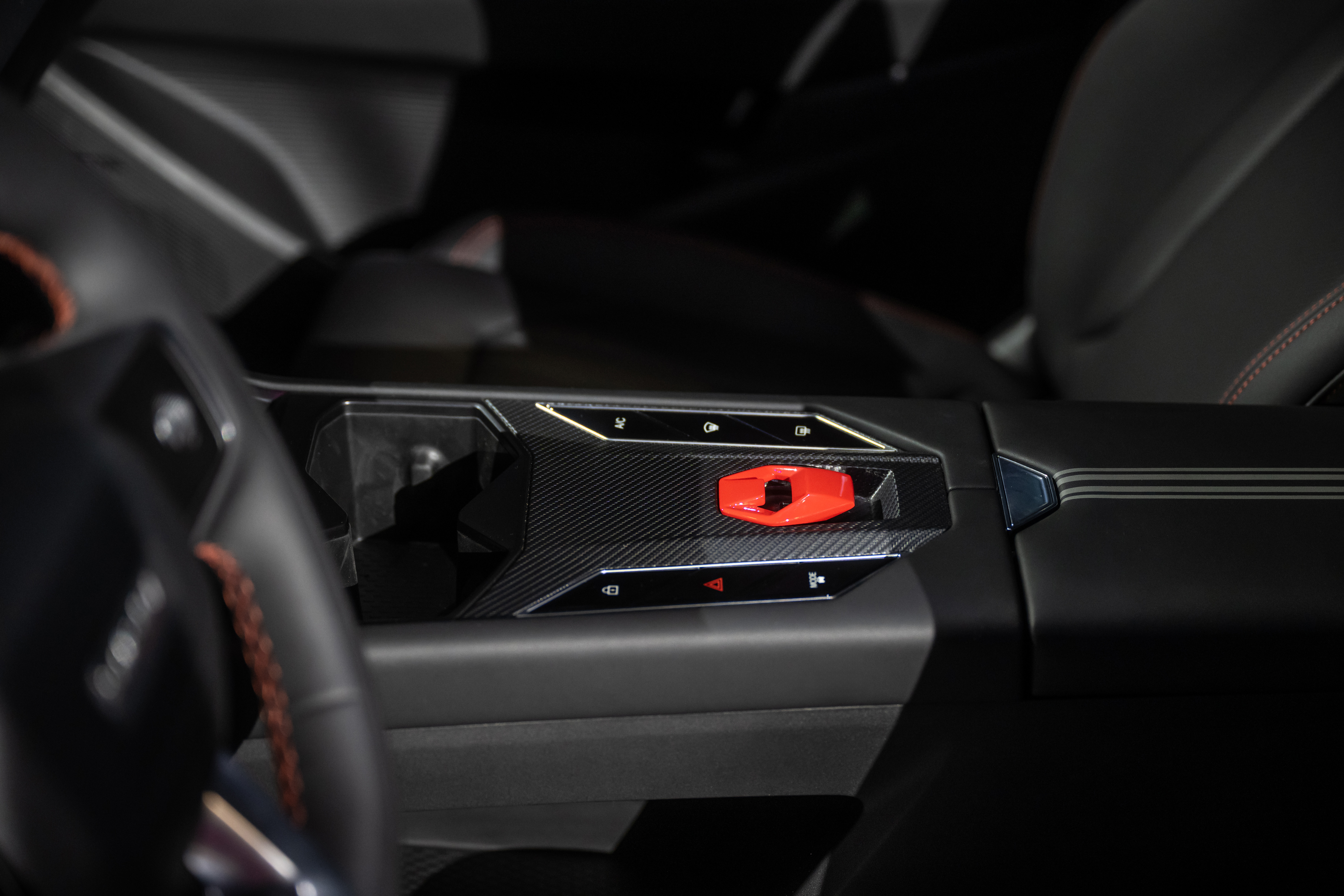 OMODA 4 makes European motor show debut in Paris ahead of 2027 UK launch 16