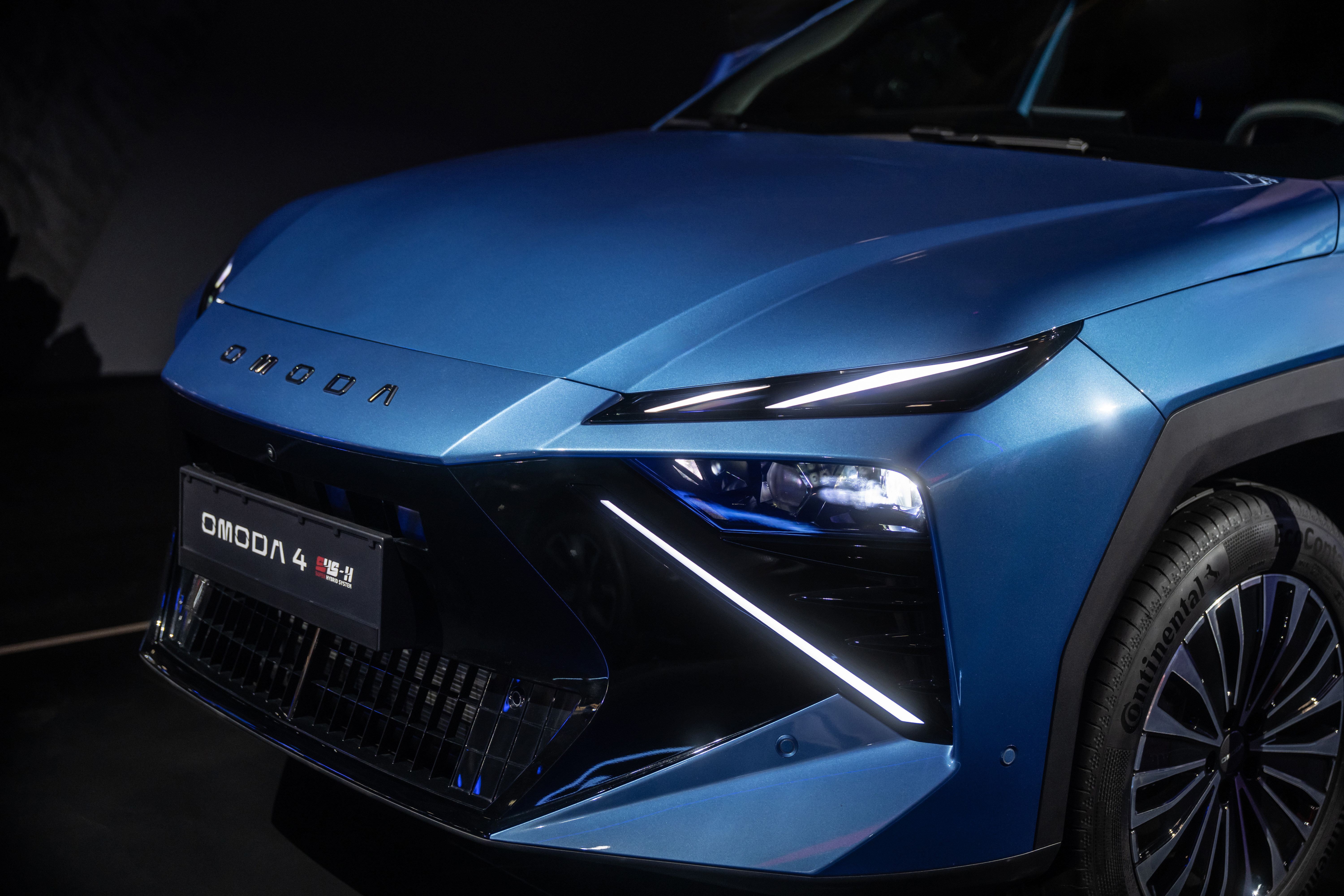 OMODA 4 makes European motor show debut in Paris ahead of 2027 UK launch 12